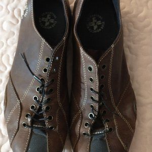 DR MARTENS LOAFERS...VINTAGE.... LIKE NEW